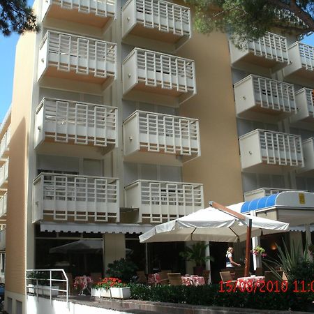 Hotel Eros Lignano Sabbiadoro Kültér fotó