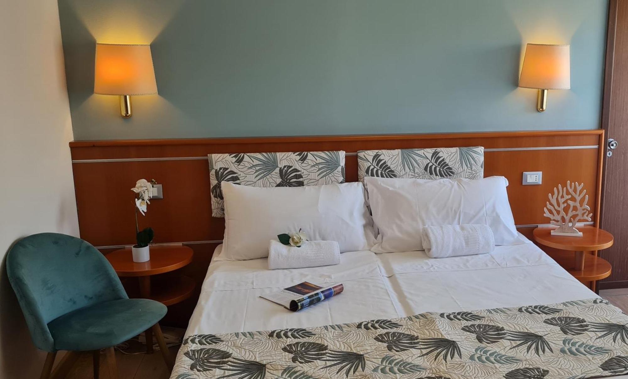 Hotel Eros Lignano Sabbiadoro Kültér fotó