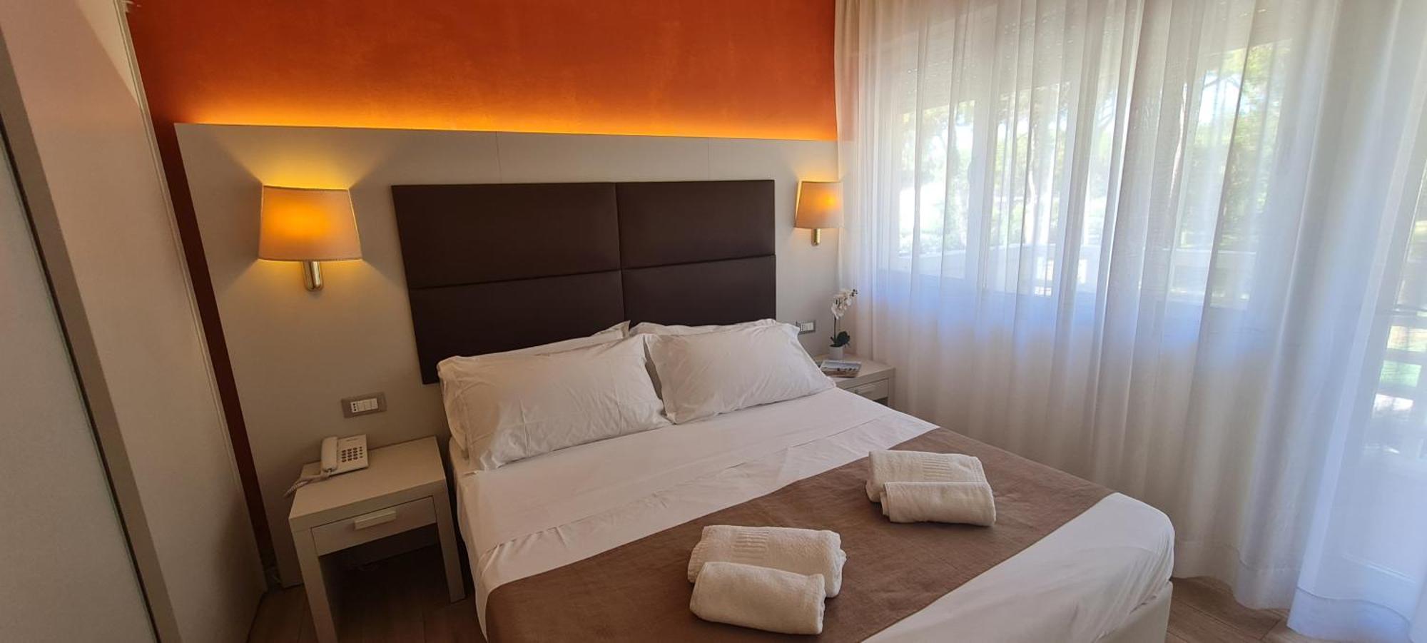Hotel Eros Lignano Sabbiadoro Kültér fotó