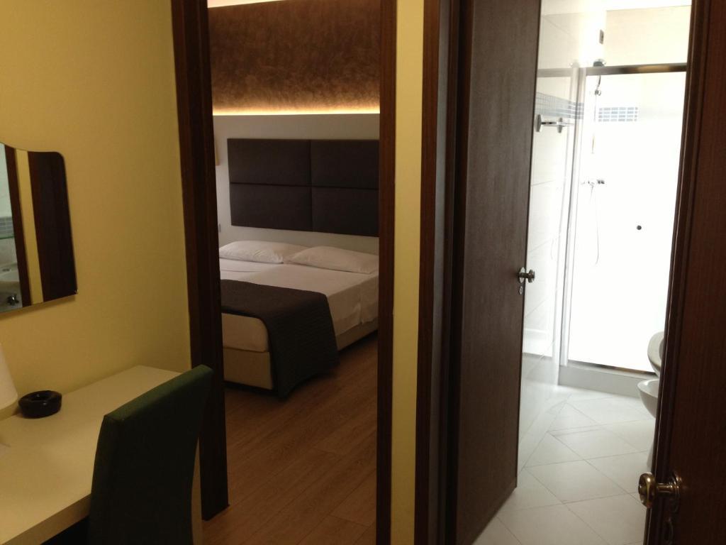 Hotel Eros Lignano Sabbiadoro Szoba fotó